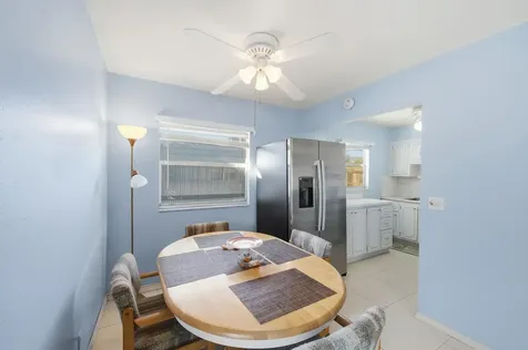 669 Saxony Delray Beach FL 33446