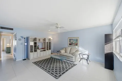 669 Saxony Delray Beach FL 33446