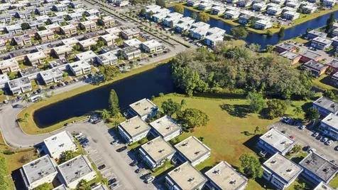 669 Saxony Delray Beach FL 33446