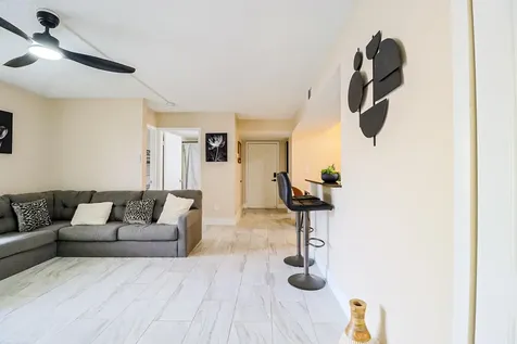 450 Palm Circle Pembroke Pines FL 33025
