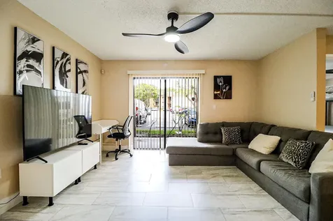 450 Palm Circle Pembroke Pines FL 33025