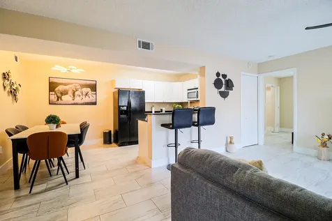 450 Palm Circle Pembroke Pines FL 33025