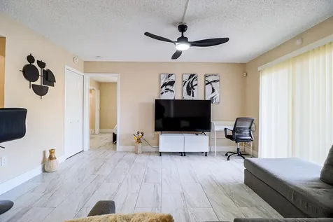 450 Palm Circle Pembroke Pines FL 33025