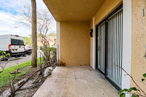 450 Palm Circle Pembroke Pines FL 33025