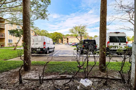 450 Palm Circle Pembroke Pines FL 33025