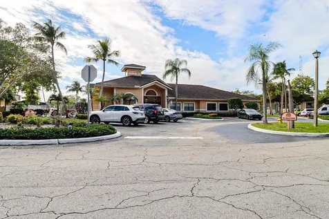 450 Palm Circle Pembroke Pines FL 33025