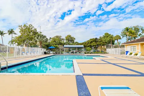 450 Palm Circle Pembroke Pines FL 33025
