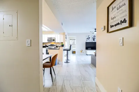 450 Palm Circle Pembroke Pines FL 33025