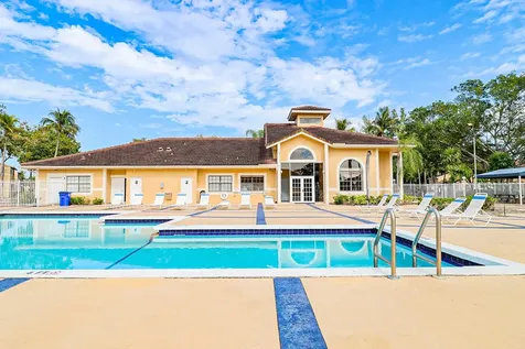 450 Palm Circle Pembroke Pines FL 33025