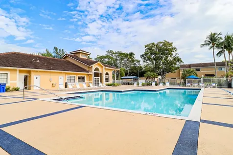 450 Palm Circle Pembroke Pines FL 33025