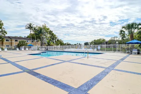 450 Palm Circle Pembroke Pines FL 33025