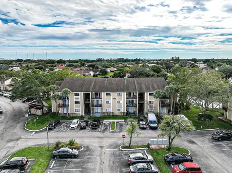 450 Palm Circle Pembroke Pines FL 33025