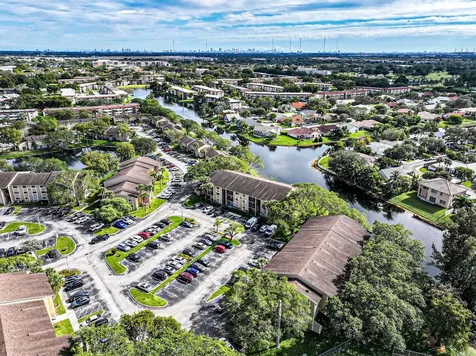 450 Palm Circle Pembroke Pines FL 33025