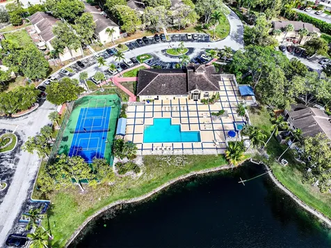 450 Palm Circle Pembroke Pines FL 33025