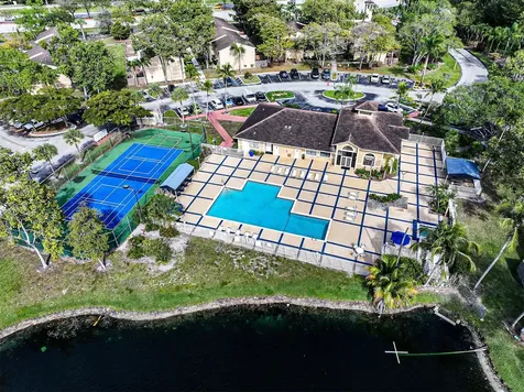 450 Palm Circle Pembroke Pines FL 33025