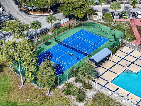 450 Palm Circle Pembroke Pines FL 33025