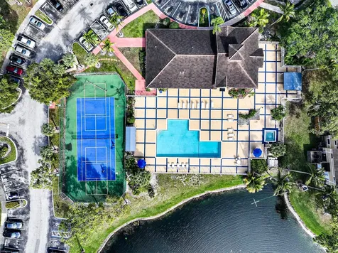 450 Palm Circle Pembroke Pines FL 33025