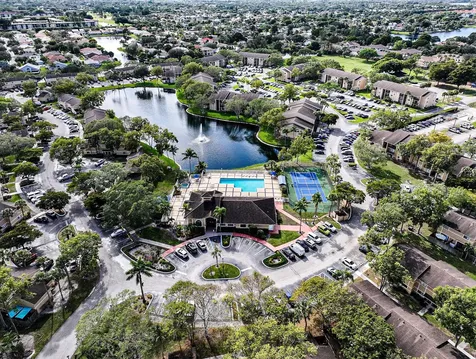 450 Palm Circle Pembroke Pines FL 33025