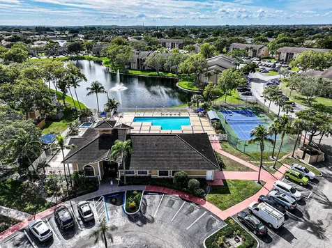 450 Palm Circle Pembroke Pines FL 33025
