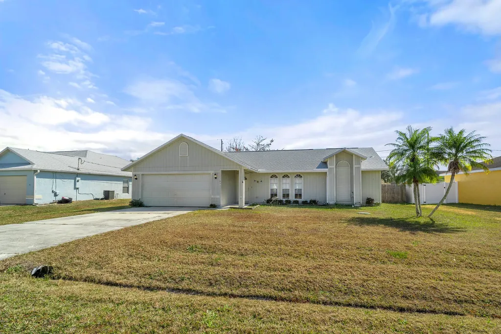 2850 Se Buccaneer Circle Port Saint Lucie FL 34952