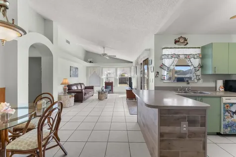 2850 Se Buccaneer Circle Port Saint Lucie FL 34952