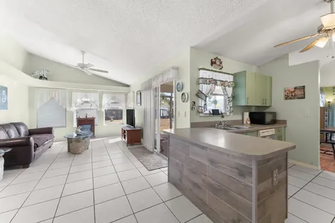 2850 Se Buccaneer Circle Port Saint Lucie FL 34952