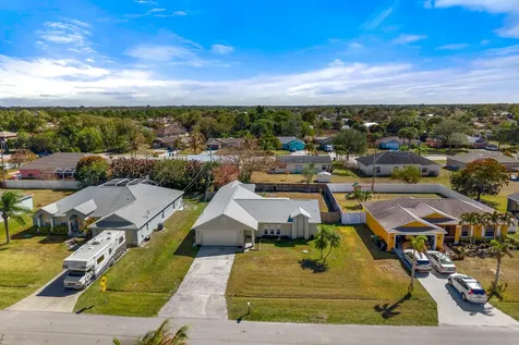 2850 Se Buccaneer Circle Port Saint Lucie FL 34952