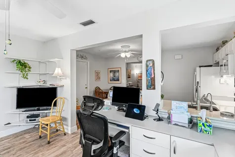 527 Sw 16th Street Boynton Beach FL 33426