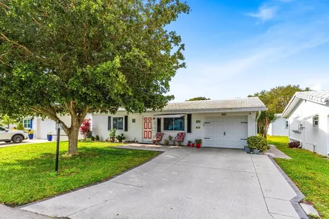527 Sw 16th Street Boynton Beach FL 33426