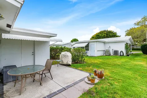 527 Sw 16th Street Boynton Beach FL 33426