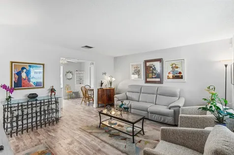 527 Sw 16th Street Boynton Beach FL 33426