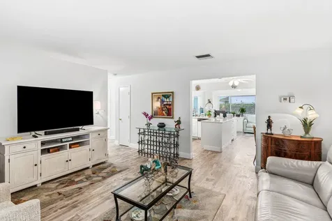 527 Sw 16th Street Boynton Beach FL 33426