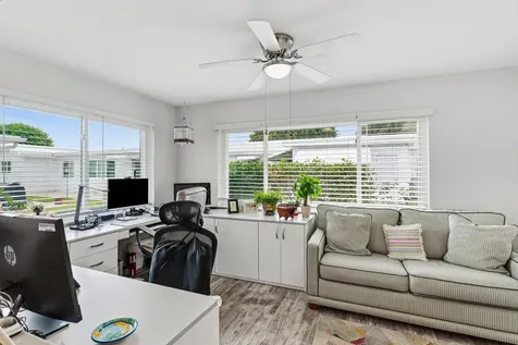 527 Sw 16th Street Boynton Beach FL 33426
