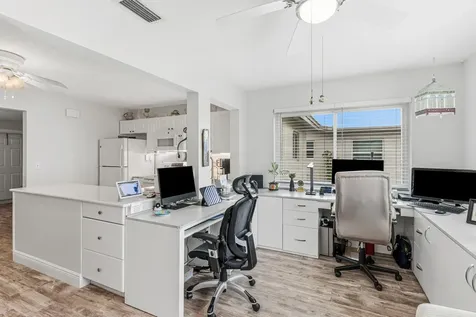 527 Sw 16th Street Boynton Beach FL 33426
