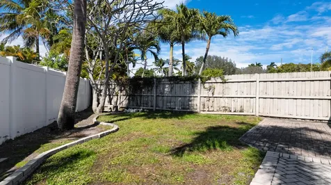 1222 Se 5th Court Deerfield Beach FL 33441