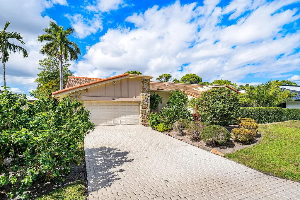 5104 Pineview Circle Delray Beach FL 33445