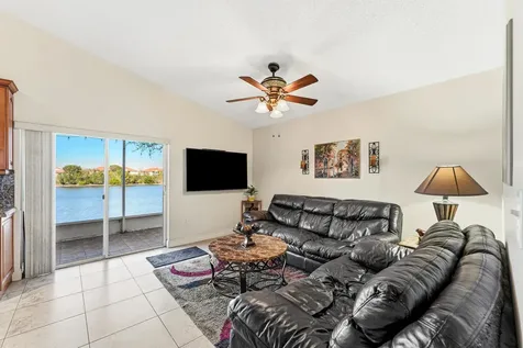 11827 Sw 7th Street Pembroke Pines FL 33025