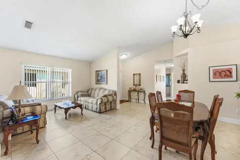 11827 Sw 7th Street Pembroke Pines FL 33025