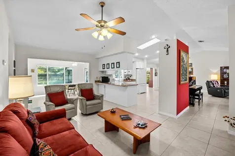 571 Ne Town Terrace Jensen Beach FL 34957