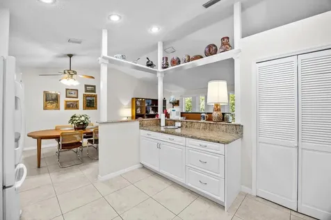 571 Ne Town Terrace Jensen Beach FL 34957