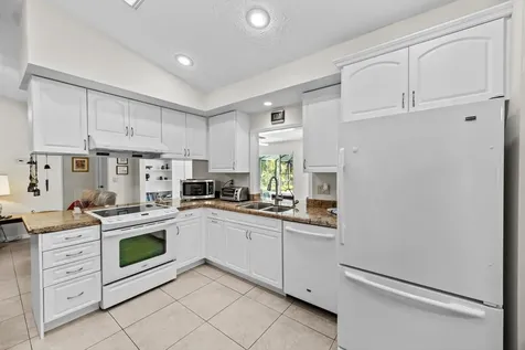571 Ne Town Terrace Jensen Beach FL 34957