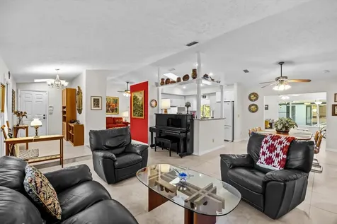 571 Ne Town Terrace Jensen Beach FL 34957