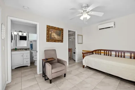 571 Ne Town Terrace Jensen Beach FL 34957