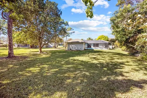 571 Ne Town Terrace Jensen Beach FL 34957