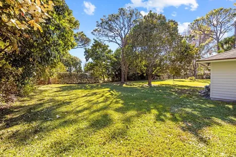 571 Ne Town Terrace Jensen Beach FL 34957