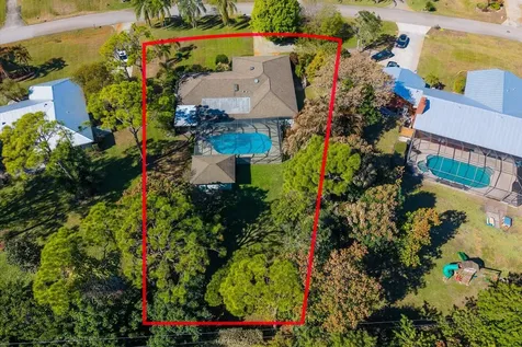 571 Ne Town Terrace Jensen Beach FL 34957