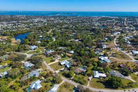 571 Ne Town Terrace Jensen Beach FL 34957