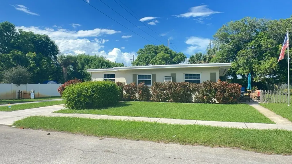 182 W 34th Street Riviera Beach FL 33404