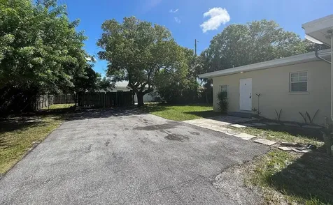 182 W 34th Street Riviera Beach FL 33404