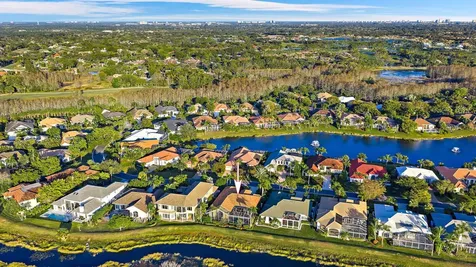 52 Cayman Place Palm Beach Gardens FL 33418